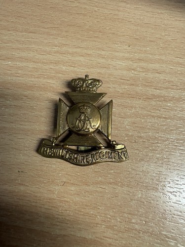 British army cap badge - badge, for